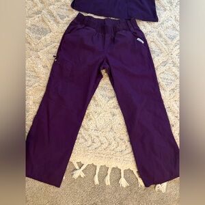 Women’s Cherokee petite scrubs set. Top Small. Pants medium.